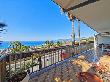 Ägarlägenhet i Bordighera, Ligurien, Provincia di imperia, Bordighera