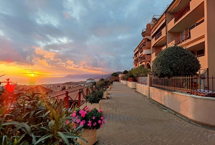 Ägarlägenhet i Bordighera, Ligurien, Provincia di imperia, Vallecrosia