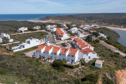 Radhus i Aljezur, Faro, Monte Clérigo
