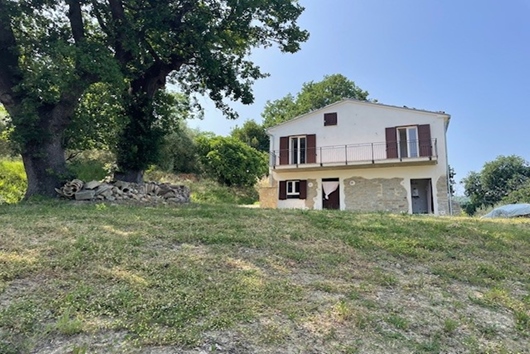 Villa i Abruzzo, Teramo, Castiglione Messer Raimondo