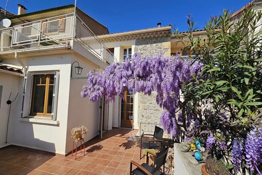 Radhus i Occitanie, Servian, Herault, Servian