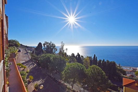 Ägarlägenhet i Ospedaletti, Ligurien, Provincia di imperia, Ospedaletti