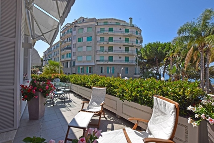 Ägarlägenhet i Ospedaletti, Ligurien, Provincia di imperia, Ospedaletti