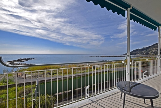 Ägarlägenhet i Ospedaletti, Ligurien, Provincia di imperia, Ospedaletti