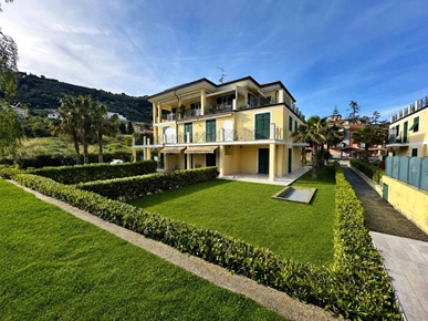 Ägarlägenhet i Bordighera, Ligurien, Provincia di imperia, Bordighera