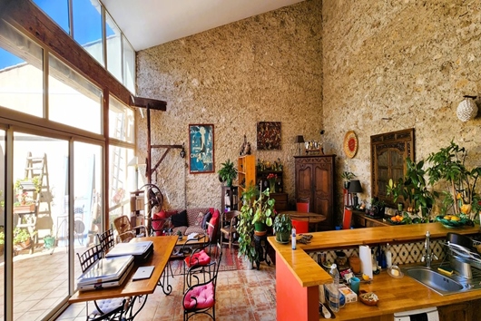 Radhus i Nissanlezenserune, Occitanien, Herault, Nissan-lez-Enserune