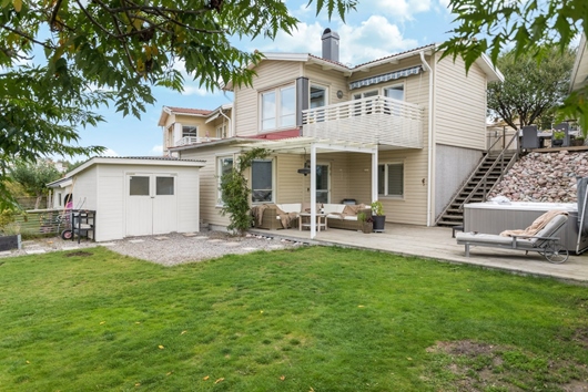 Radhus i Ekerö Sandudden, Stockholm, Singelgränd 20