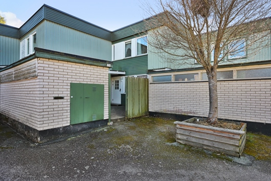 Radhus i Ekerö Väsby, Stockholm, Rapsvägen 24