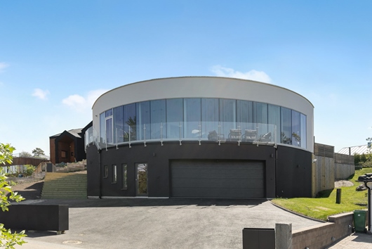 Villa i Ekerö Älvnäs, Stockholm, Domherrevägen 18B