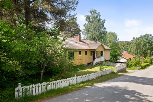 Villa i Ekerö Sundby, Stockholm, Klockarvägen 10