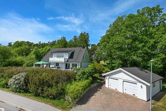 Villa i Ekerö Sommarstad, Ekerö sommarstad, Stockholm, Allévägen 18
