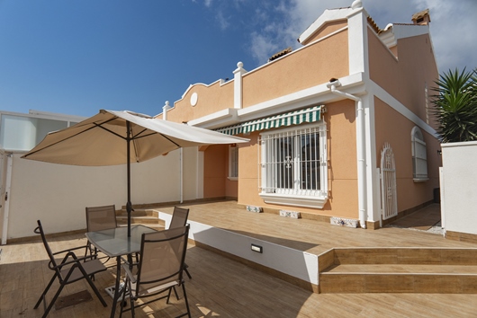 Radhus i Comunidad Valenciana, Orihuela costa, Comunitat valenciana, El baix segura / la vega baja, Parhus med takterrass och öppe