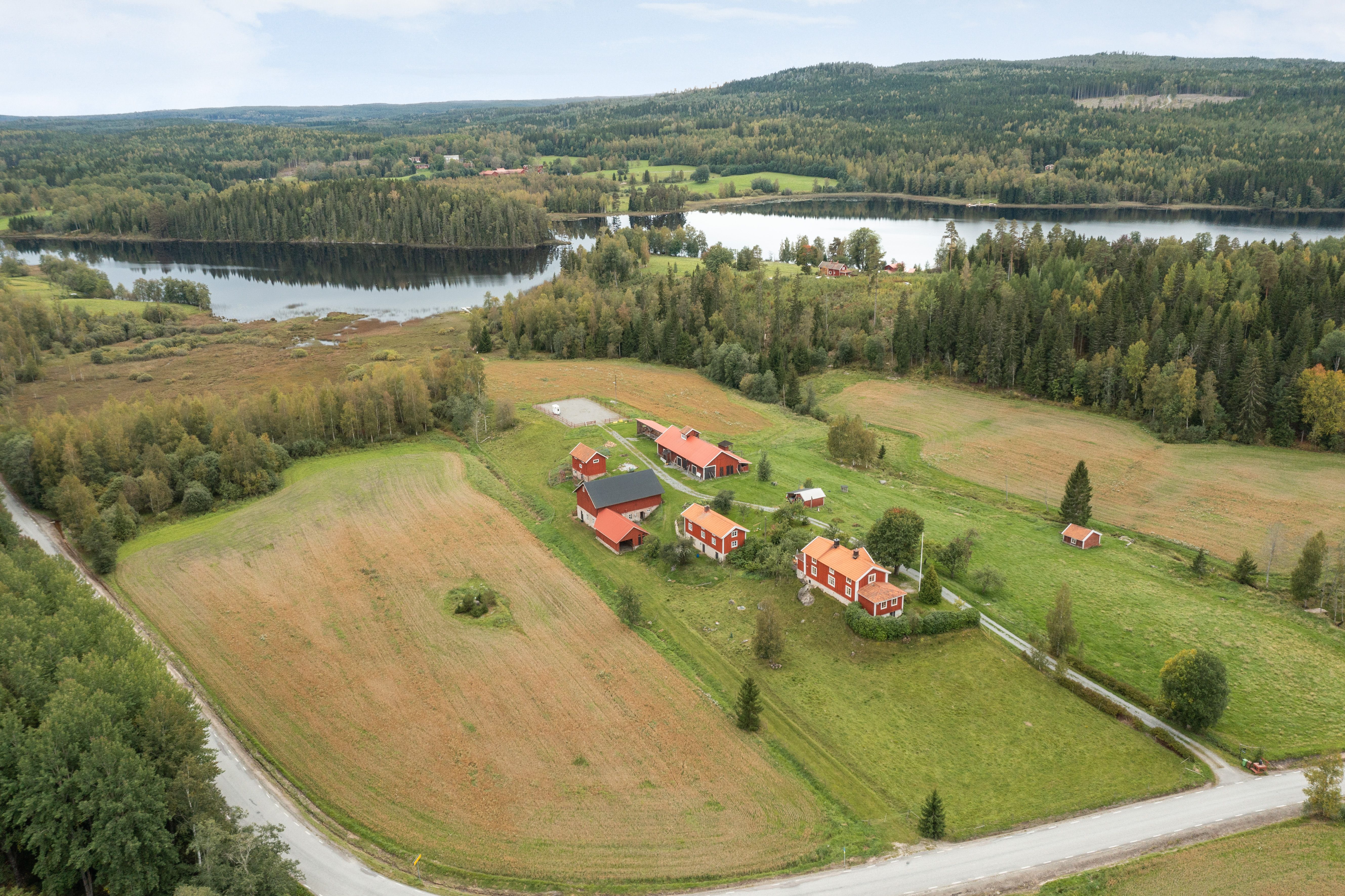Gods och gårdar i Nora kommun, Lindesby Slottet 181