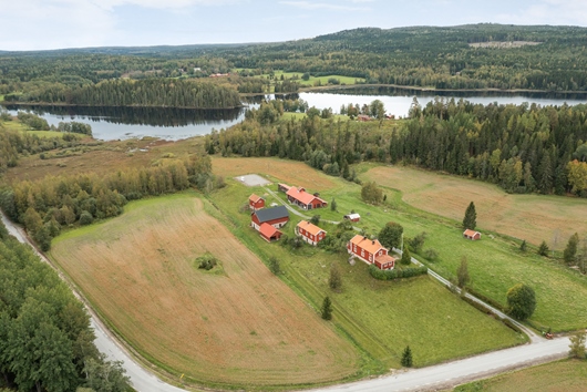Gods och gårdar i Nora, Örebro, Lindesby Slottet 181