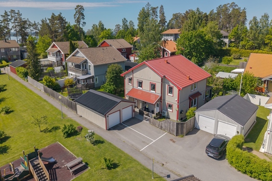 Radhus i Krokek, Kolmården, Östergötland, Norrköping, Gjutarvägen 28