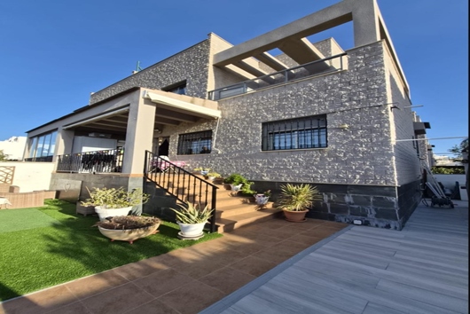 Radhus i Torrevieja, Valencian community, Alicante, Aguas Nuevas