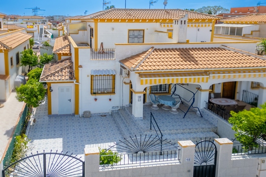 Radhus i Aguas Nuevas, Aguas nuevas, Comunitat valenciana, El baix segura / la vega baja, Altos de la Bahia