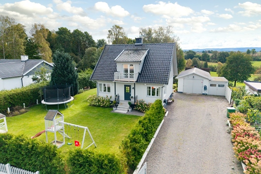 Villa i Ränneslöv, Laholm, Halland, Byvägen 48