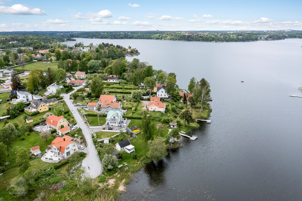 Villa i Vendelsö Gård, Vendelsö, Sverige, Östra Strandvägen 23