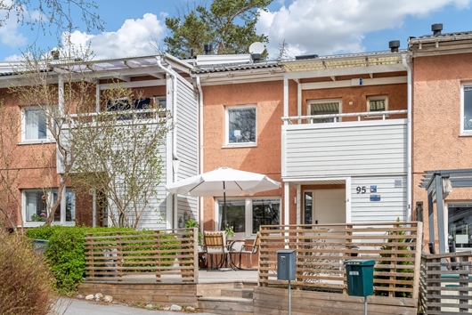 Radhus i Lötkärr, Vendelsö, Stockholm, Haninge, Oxhagsvägen 95