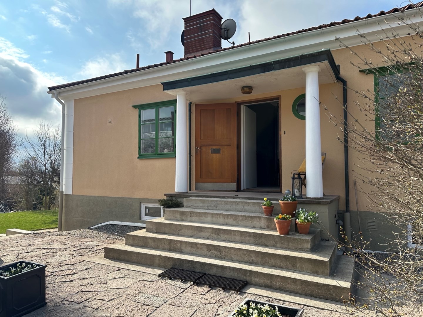 Villa i Centralt Öster, Nyköping, Sverige, Rosenhällsvägen 12