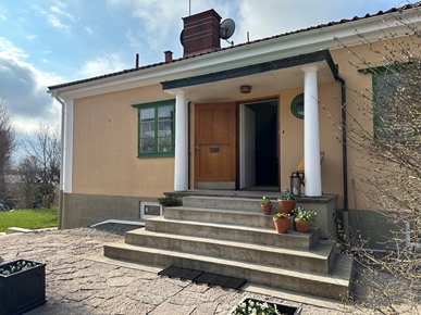 Villa i Centralt Öster, Nyköping, Rosenhällsvägen 12