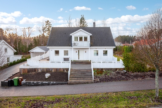 Villa i Arnö, Nyköping, Södermanland, Kaprisvägen 37