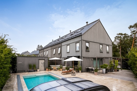 Radhus i Mörtnäs, Värmdö, Stockholm, Ängsblomsvägen 56