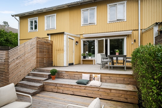 Radhus i Ösbydalen, Gustavsberg, Stockholm, Värmdö, Flugsnapparvägen 28