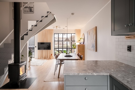 Radhus i Mörtnäs, Värmdö, Stockholm, Ängsblomsvägen 11