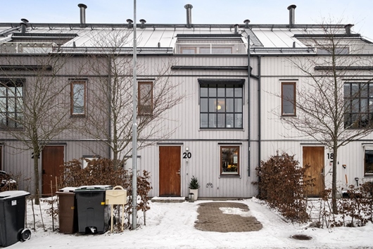 Radhus i Mörtnäs, Värmdö, Stockholm, Ängsblomsvägen 20