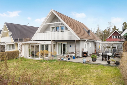 Radhus i Björnkärret, Gustavsberg, Stockholm, Värmdö, Järvvägen 15