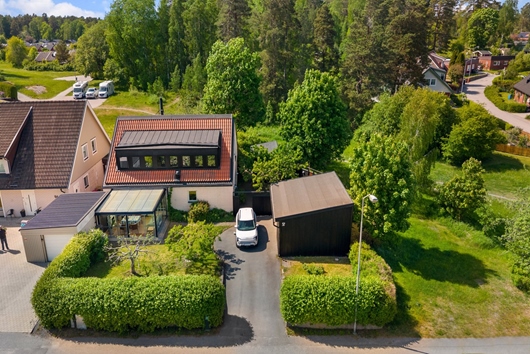 Radhus i Hemmesta, Värmdö, Stockholm, Hemmesta dalväg 52
