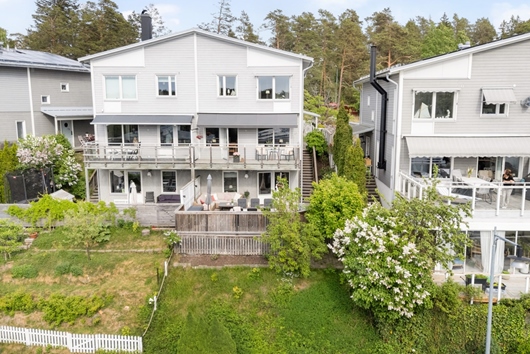 Radhus i Ljung, Värmdö, Hemmesta, Stockholm, Bankir Zethraeus väg 110