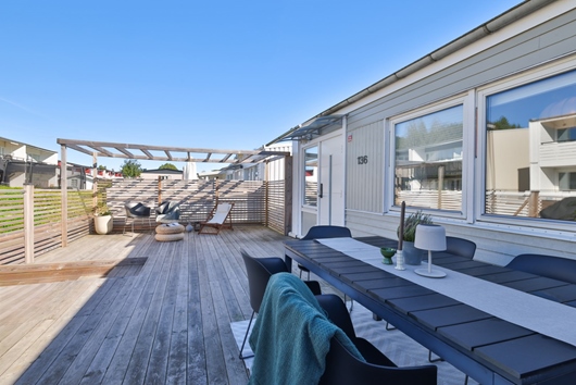 Radhus i Lerum, Västra Götaland, Höjdenvägen 136