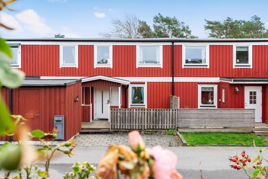 Radhus i Önnered, Västra Frölunda, Göteborg, Västra Götaland, Kupeskärsgatan 8