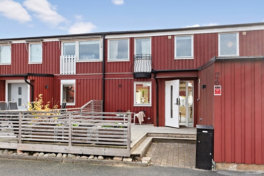 Radhus i Önnered, Västra Frölunda, Göteborg, Västra Götaland, Kupeskärsgatan 26