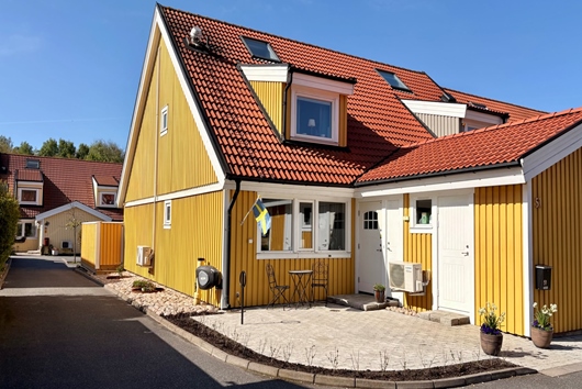 Radhus i Bratthammar, Västra Frölunda, Göteborg, Västra Götaland, Aprikosgatan 51