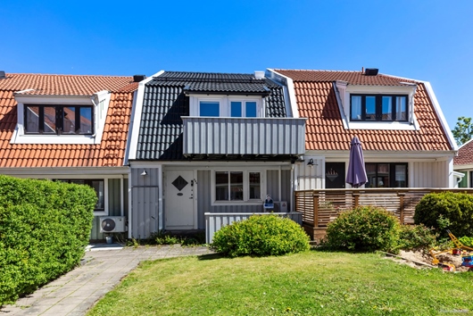 Radhus i Sisjön, Askim, Göteborg, Västra Götaland, Sisjövägen 385