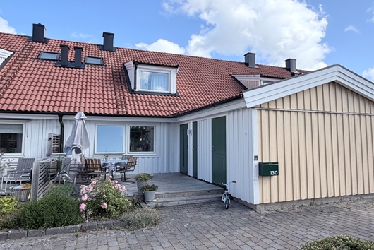 Radhus i Bratthammar, Västra Frölunda, Göteborg, Västra Götaland, Persikogatan 130