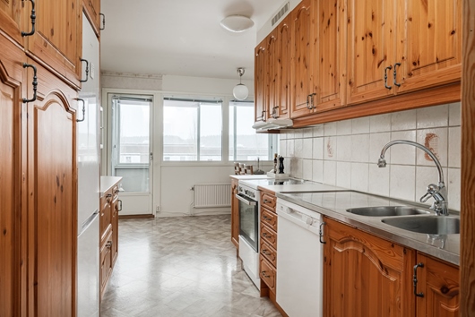 Bostadsrätt i Bosvedjan, Sundsvall, Västernorrland, Bågevägen 91C - Halv trapp