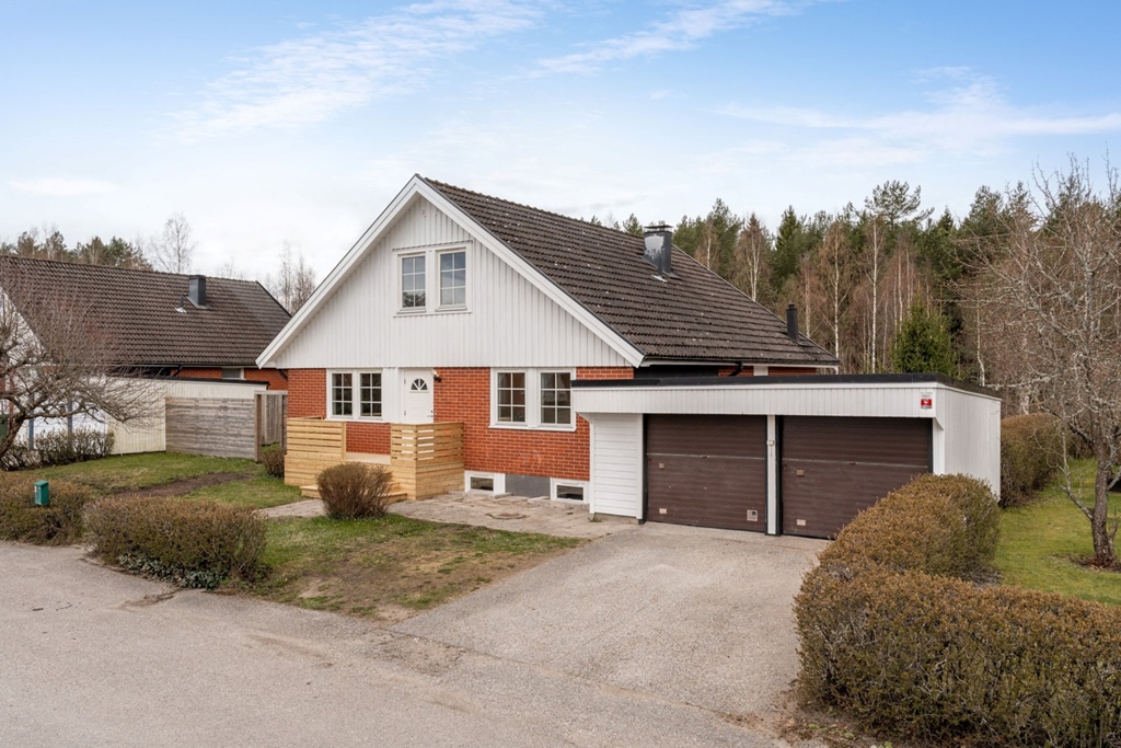 Villa i Lundby, Örebro, Sverige, Kalkstensvägen 8