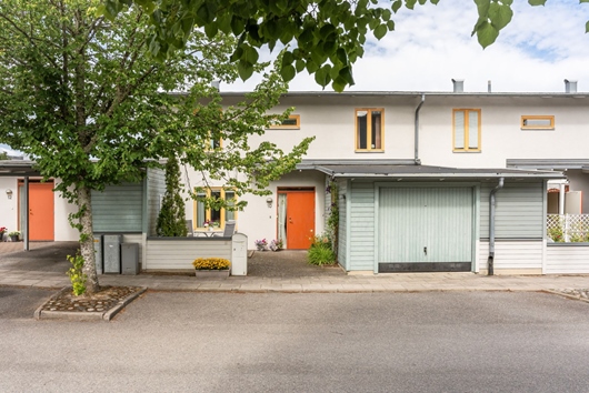 Radhus i Adolfsberg, Örebro, Parklyckevägen 10
