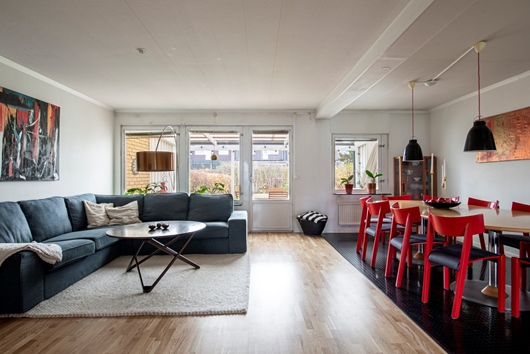 Radhus i Branthovda, Västerås, Västmanland, Bärnstensgatan 24