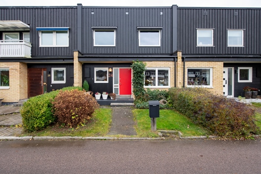 Villa i Branthovda, Västerås, Västmanland, Bärnstensgatan 24