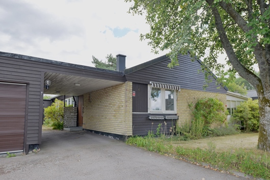 Villa i Branthovda, Västerås, Västmanland, Domarringsgatan 4