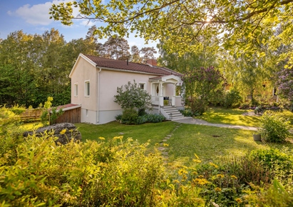 Villa i Helenelund, Sollentuna, Aspvägen 21A