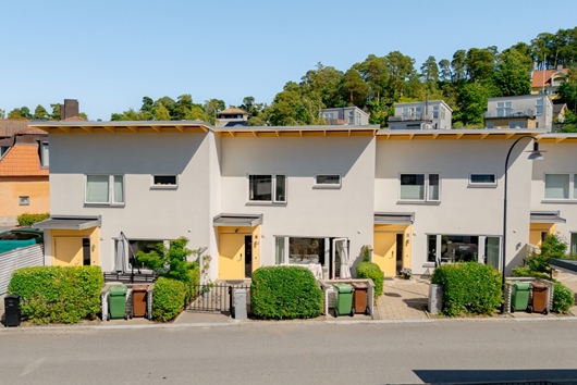 Radhus i Sollentuna Centrum, Stockholm, Bergsbovägen 19C