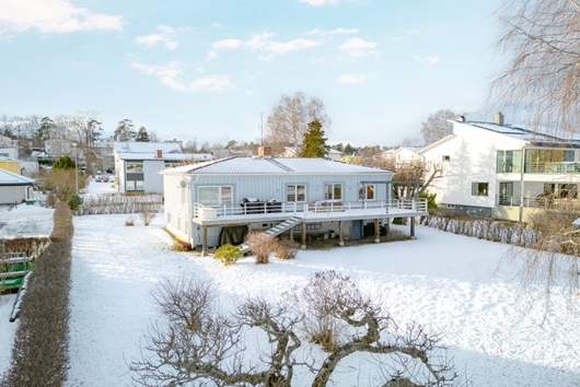 Villa i Edsviken, Sollentuna, Stockholm, Älgvägen 9