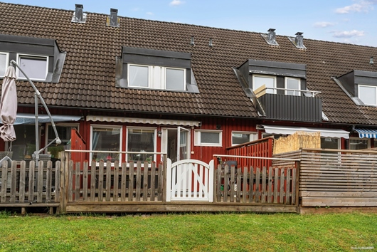 Radhus i Rotebro, Sollentuna, Stockholm, Timotejvägen 38